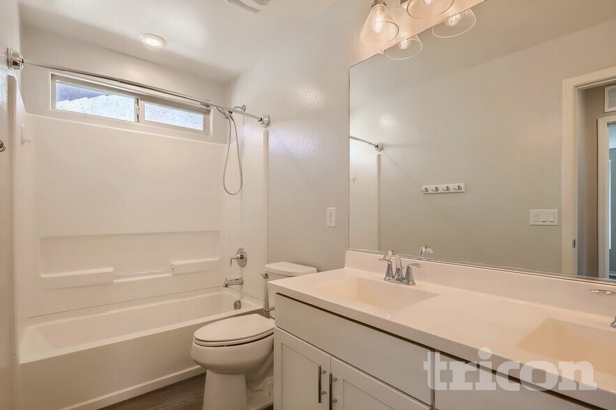 Building Photo - 11641 N 165th Ln