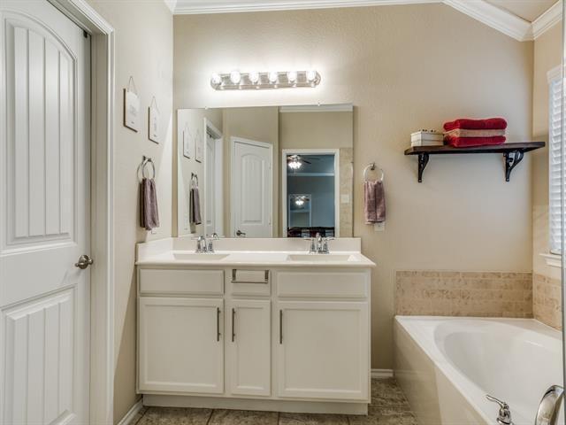 Building Photo - 840 English Ivy Dr