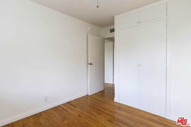 Building Photo - 2470 Zorada Dr