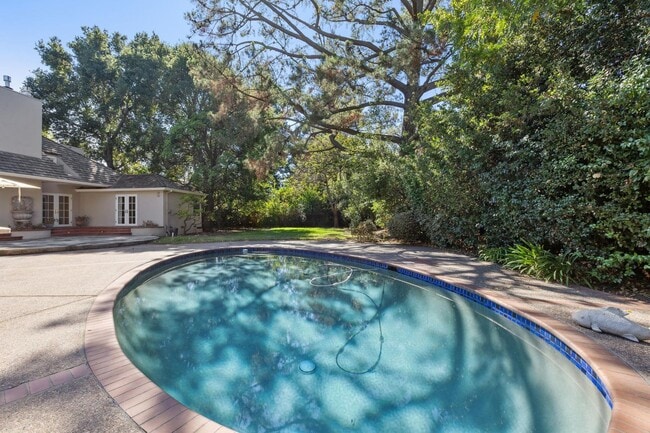 Building Photo - Beautifully Appointed Atherton Estate with Pool & Outdoor Entertaining