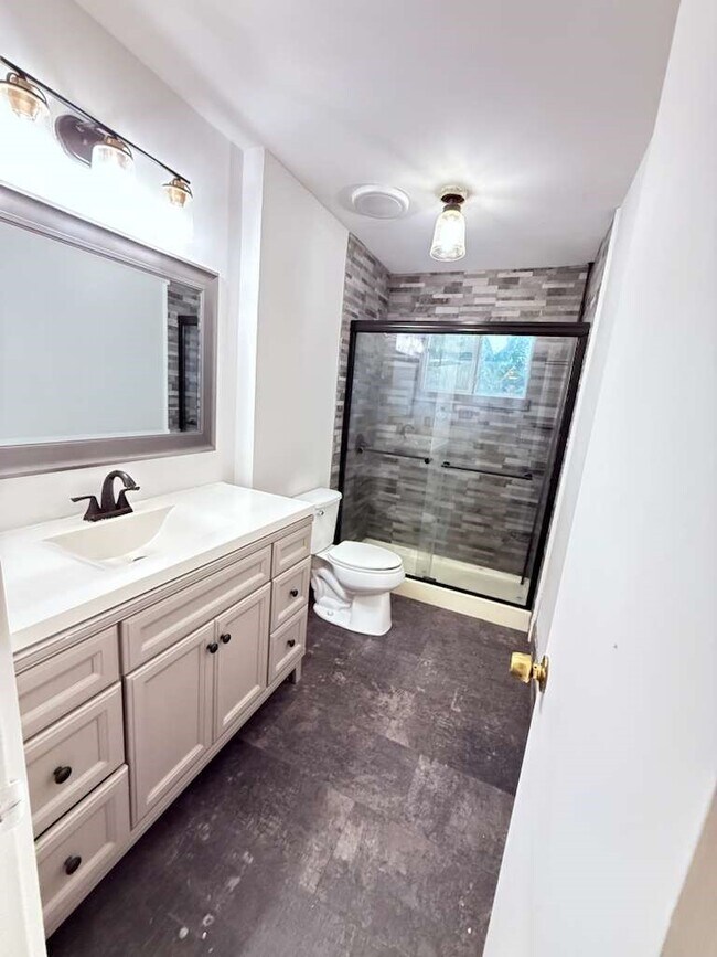 Building Photo - 22119 Manor Estates Dr