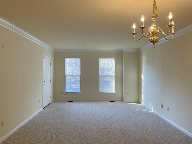 Building Photo - Amazing Vienna Townhome Condo in A Great L...