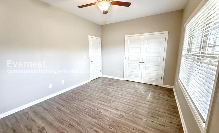 Building Photo - 115 Kretzer Ct