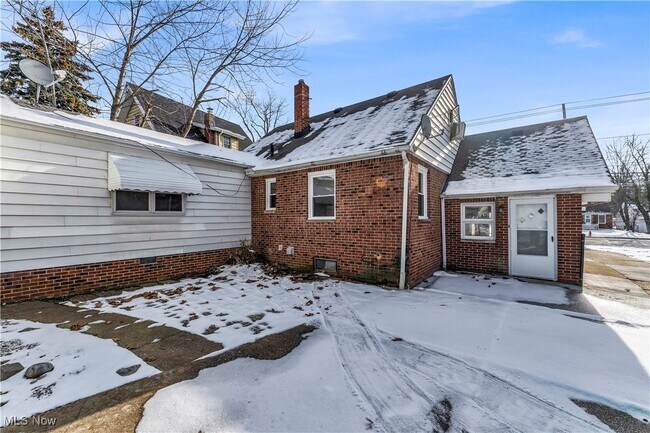 Building Photo - 27681 Lakeshore Blvd