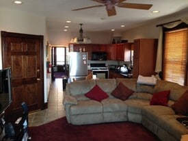 Building Photo - 923 Fayette St