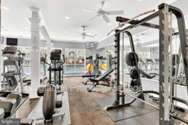 Building Photo - 4551 Strutfield Ln