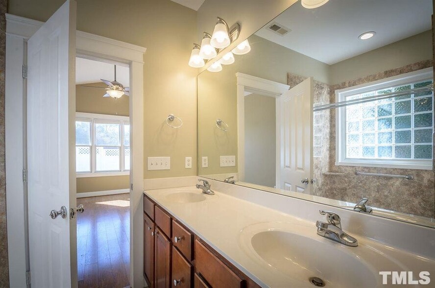 Building Photo - 202 Frontgate Dr