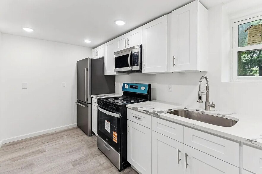 Building Photo - 507 S 63rd St