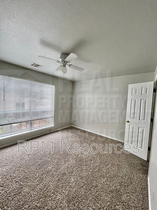 Building Photo - 307 Colony Dr