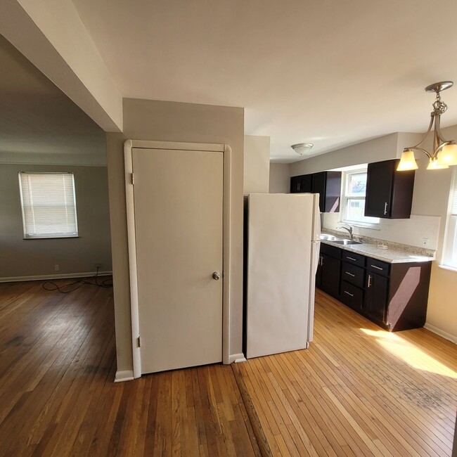 Building Photo - West Boulevard Area 3-Bed, 1-Bath Single-F...