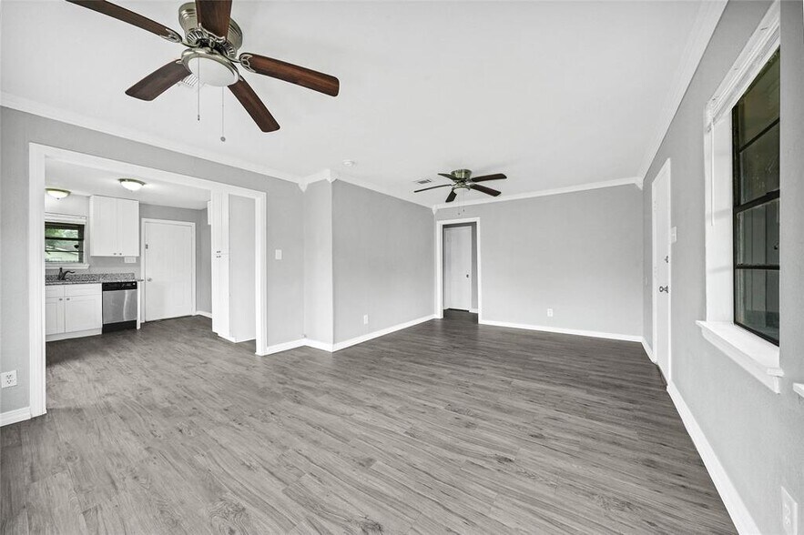 Building Photo - 304 Hemphill St