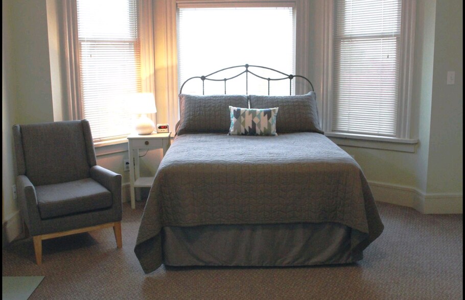 Building Photo - 1910 S G St