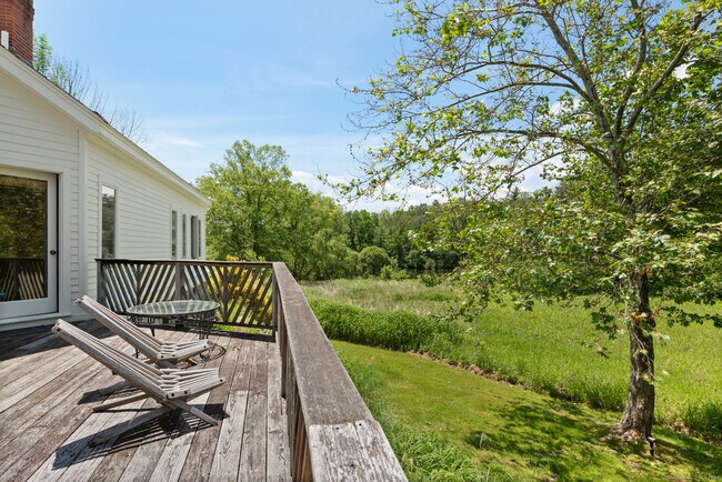 Building Photo - 255 Smith Hill Rd