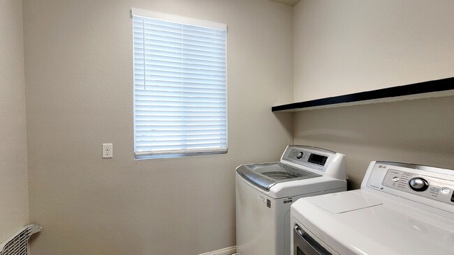 Building Photo - 7275 Shannon Ridge Ct