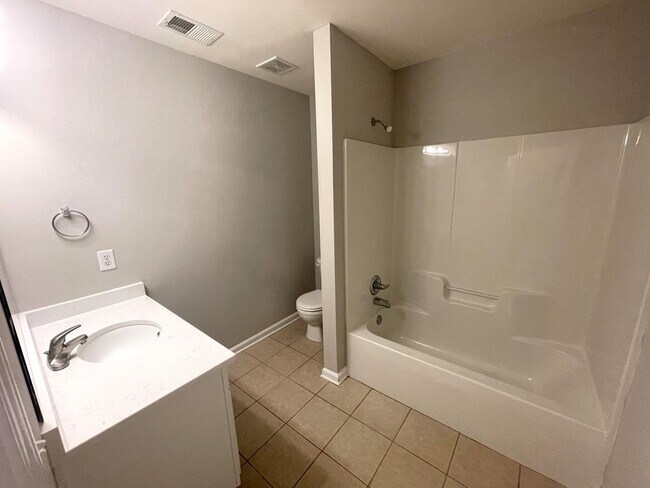 Building Photo - 335 Spring Lake Ct
