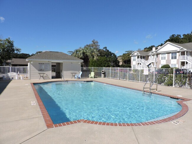 Building Photo - Easy access to interstate, shopping & hosp...