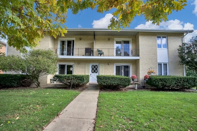 Building Photo - 31 Green Oaks Dr