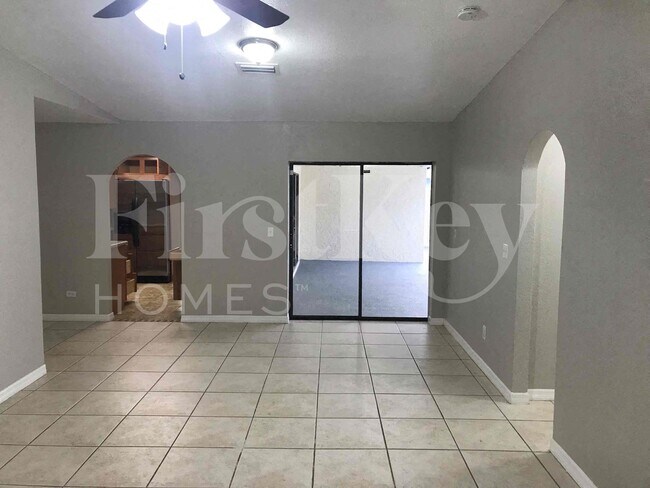 Building Photo - 241 SW 32nd Terrace