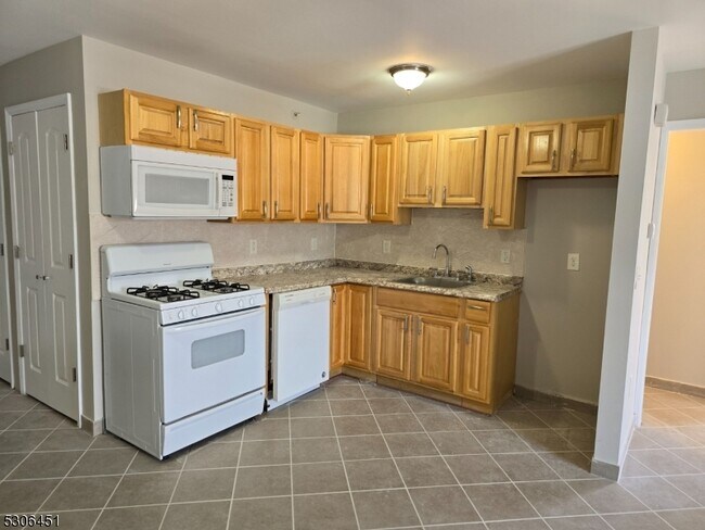 Building Photo - 158 N 8th St