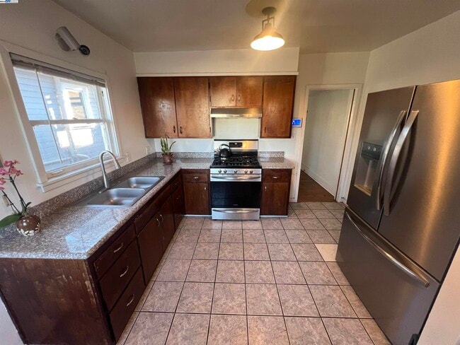 Building Photo - 3720 Lyon Ave