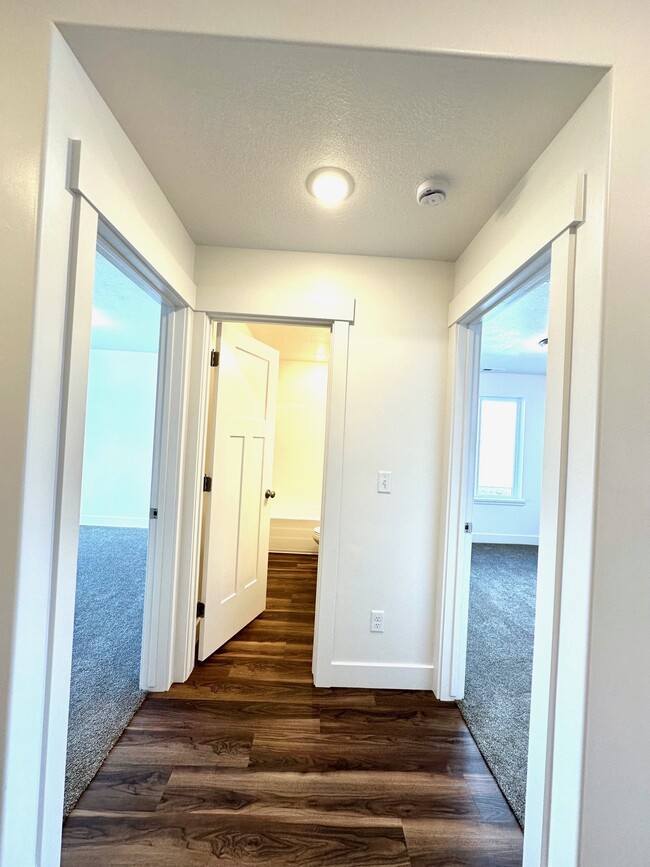 Building Photo - HC 1136