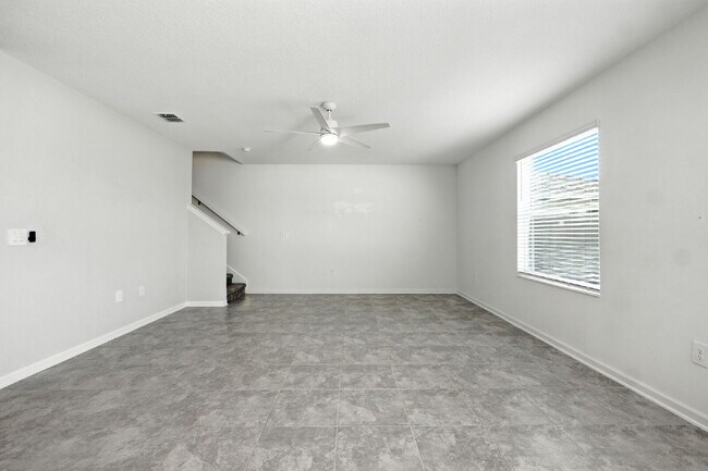 Building Photo - 4 Bed / 2.5 Bath Home – Available Septembe...