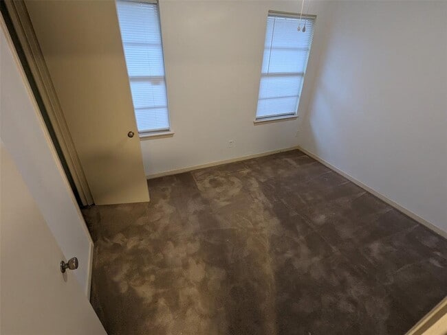 Building Photo - 6441 Sharpview Dr