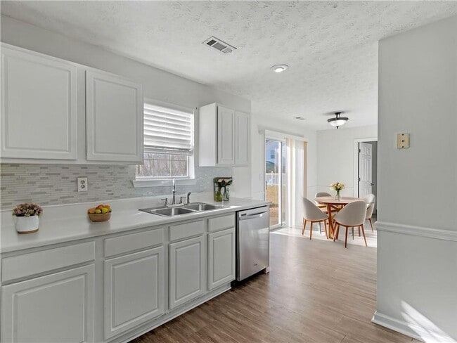 Building Photo - 108 Greenleaf Dr