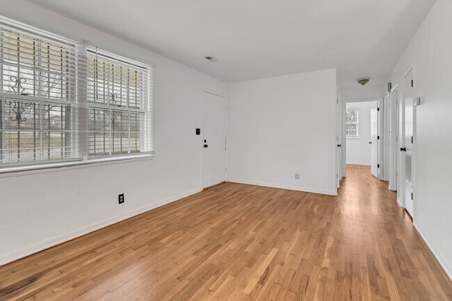 Building Photo - 3336 Panorama Dr