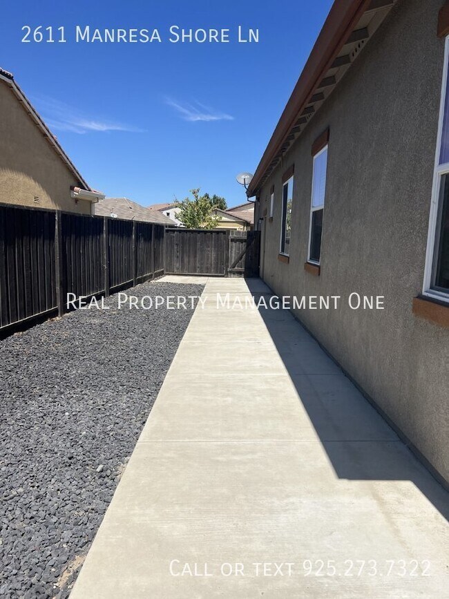 Building Photo - 2611 Manresa Shore Ln