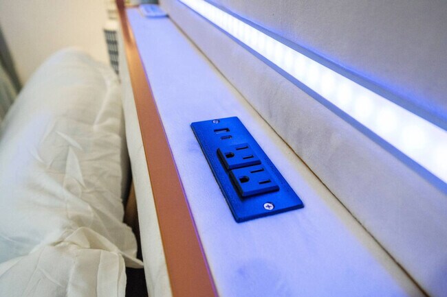 Building Photo - 5048 Bluff Pl