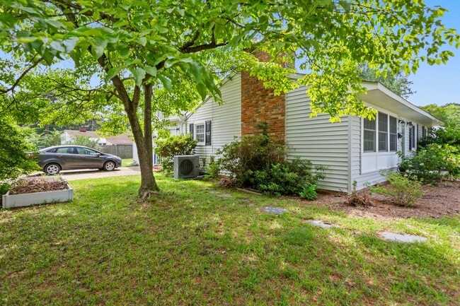 Building Photo - Charming Renovated 3-Bedroom Home in River...
