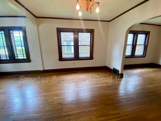 Building Photo - 689 Schiller Ave