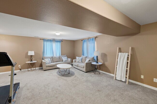 Building Photo - 7356 Coral Ridge Dr