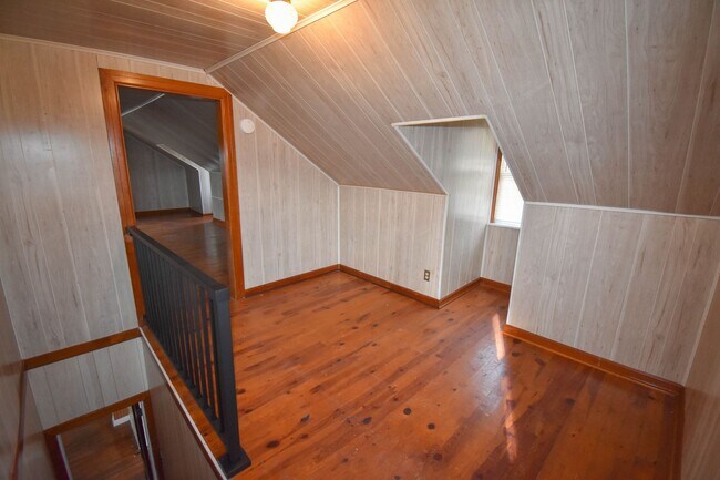 Building Photo - Two Bedroom Home with Detached Garage!