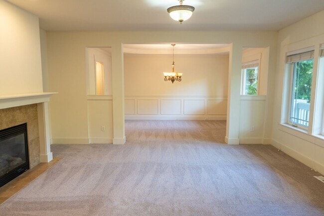 Building Photo - 4bd/2.5ba Seattle Home