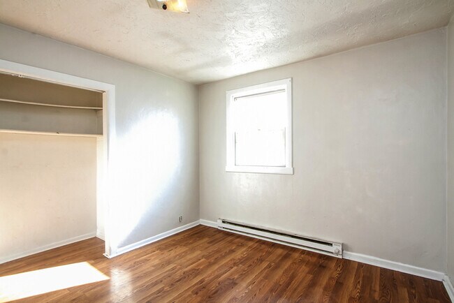 Building Photo - Freshly Renovated & Ready for You — Cozy 1 Bedroom Duplex (Voucher Friendly!)