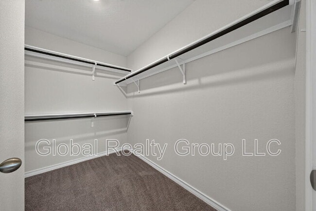 Building Photo - 515 Diamond Shls