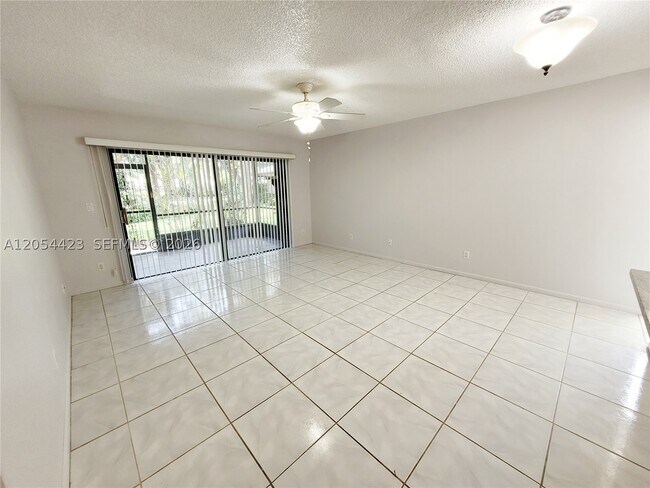 Building Photo - 7523 Greenlake Dr
