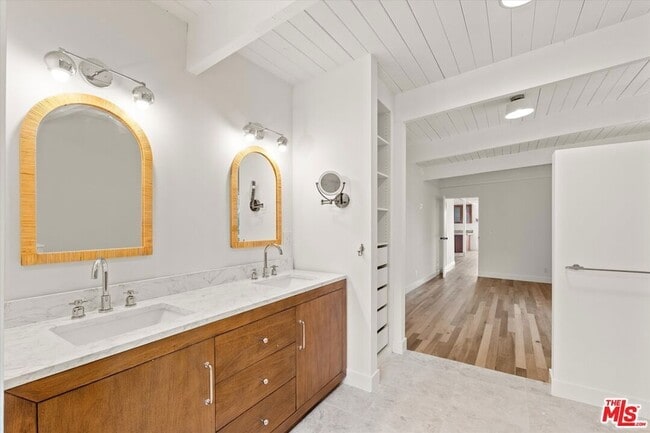Building Photo - 4950 Marmol Dr