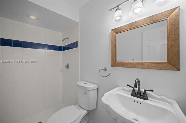 Building Photo - 2560 Bass Way