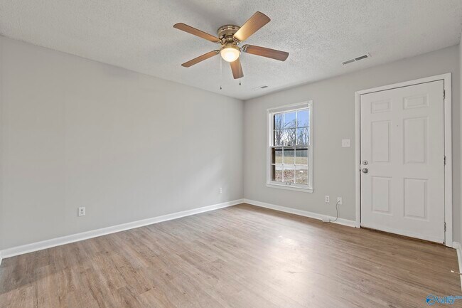 Building Photo - 2710 Cave Ave NW