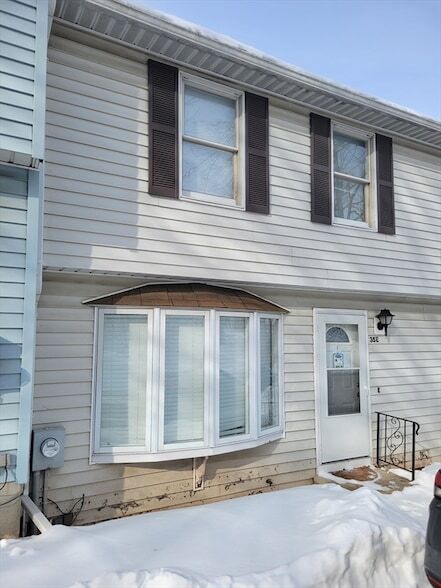 Building Photo - 35 Genesee St