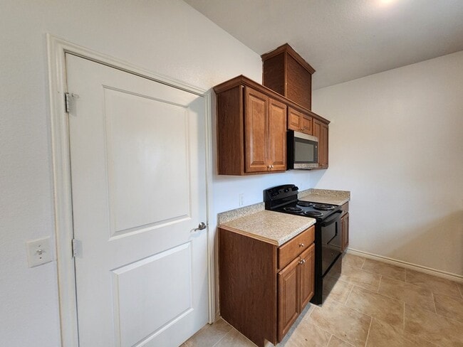 Building Photo - 3-Bedroom, 1-Bath on 1 acre lot