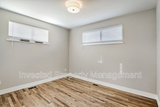 Building Photo - 3230 Elm St