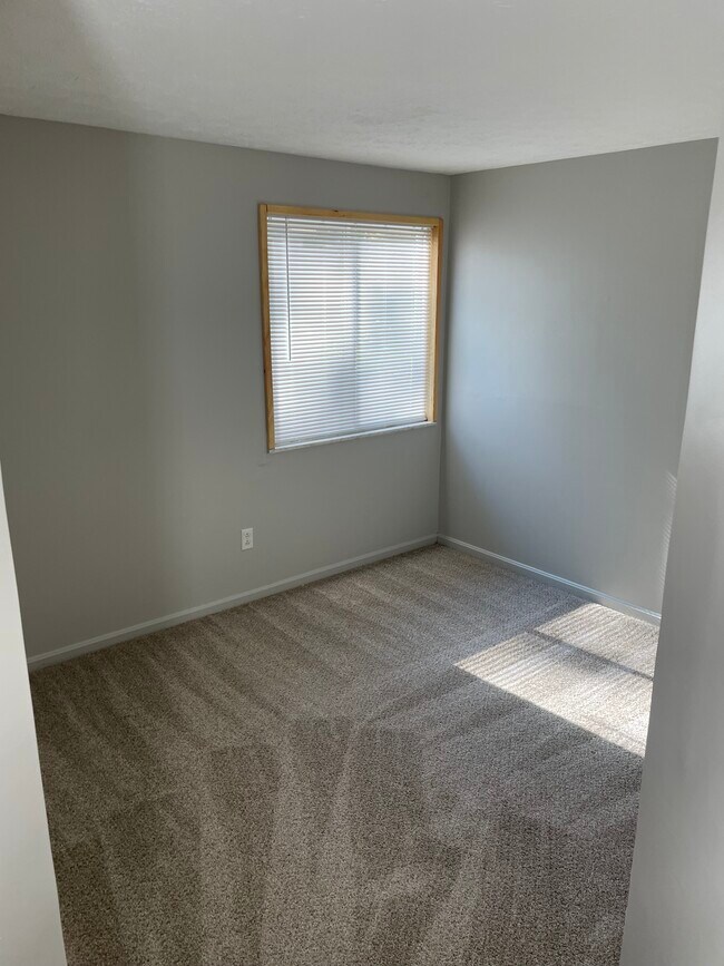 Building Photo - 4360 Inner Circle Dr