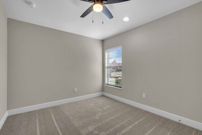 Building Photo - Beautiful Villa, ready to make it your home.