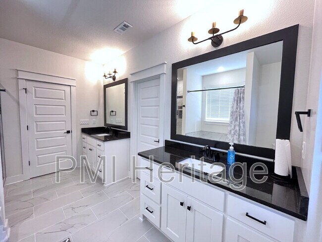 Building Photo - 2061 Larry Ln
