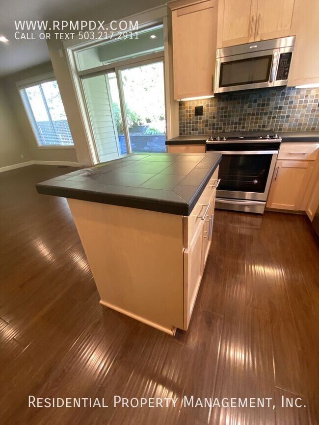 Building Photo - 9219 NW Harvest Hill Dr
