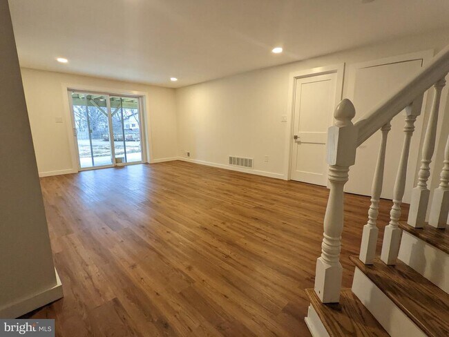 Building Photo - 26 Forest Hill Dr